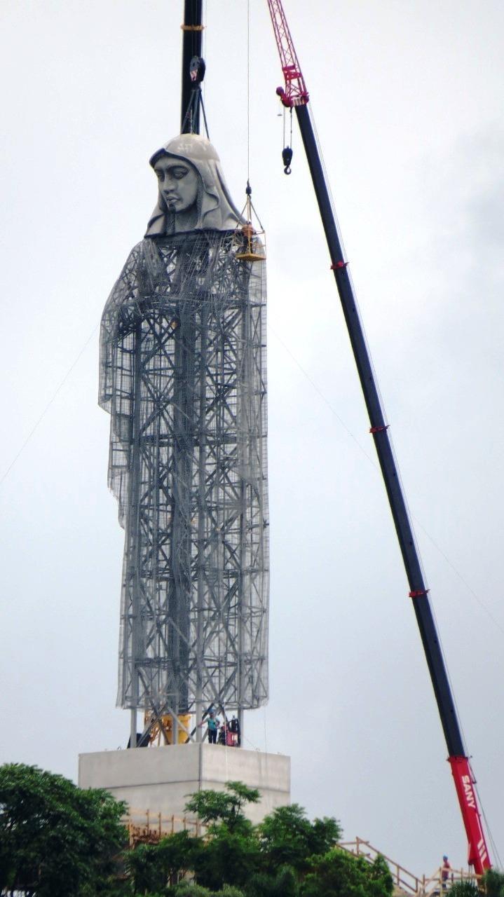 Iniciada montagem da estátua de Nossa Senhora de Lourdes no Santuário do Louvor em Ituporanga
