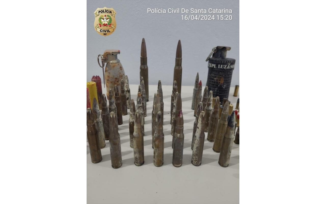 Investigado por furtos é preso por possuir artefatos de guerra em Rio do Oeste