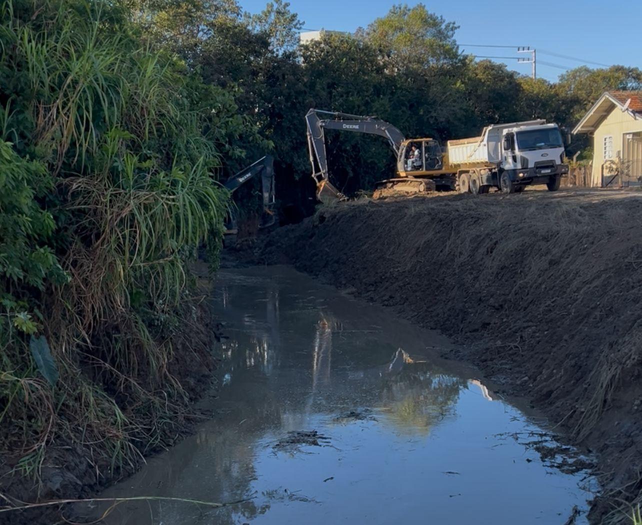 Administração de Ituporanga intensifica limpeza de rios e córregos antes das chuvas