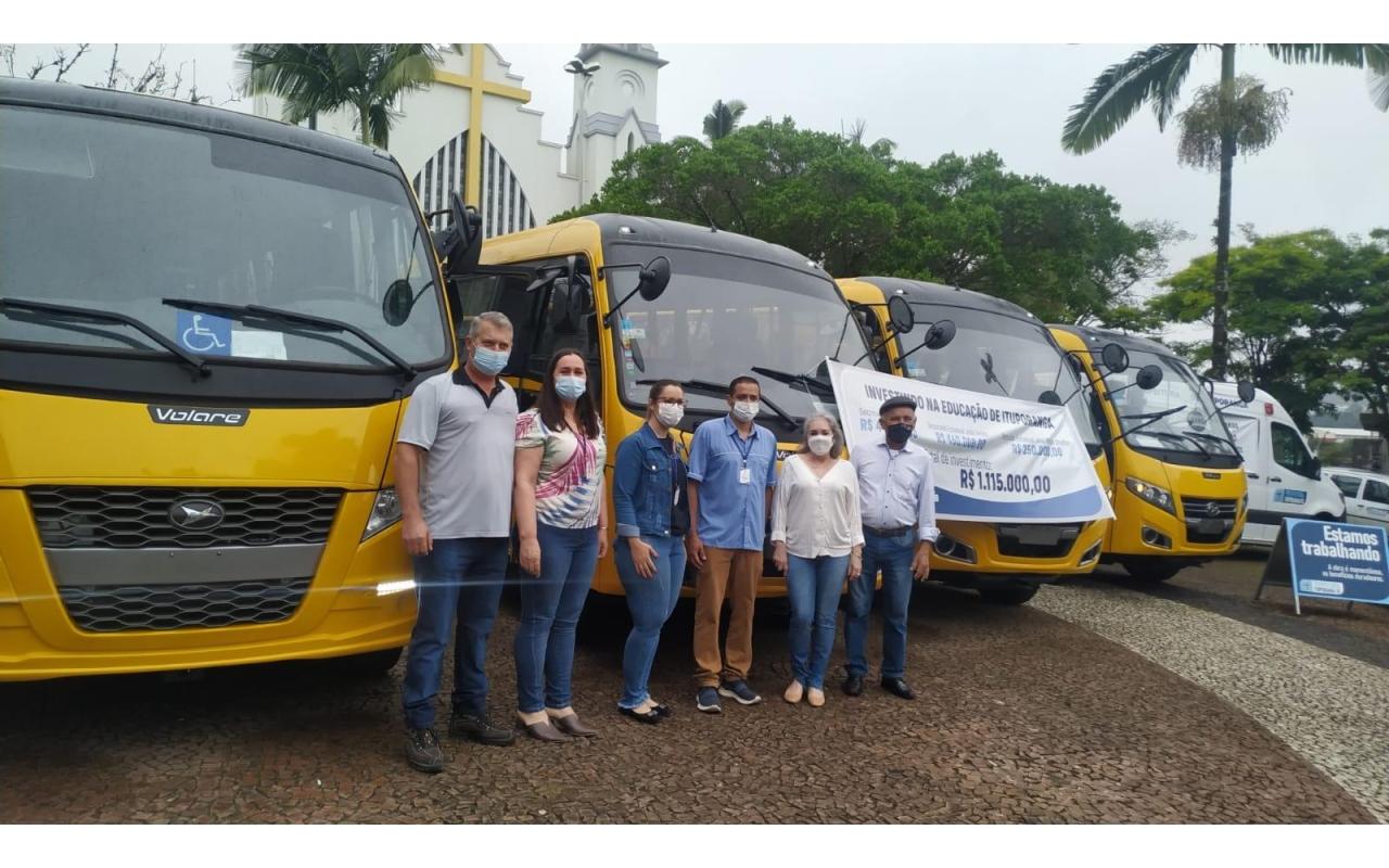Ituporanga recebe quatro novos ônibus para reforçar a frota escolar