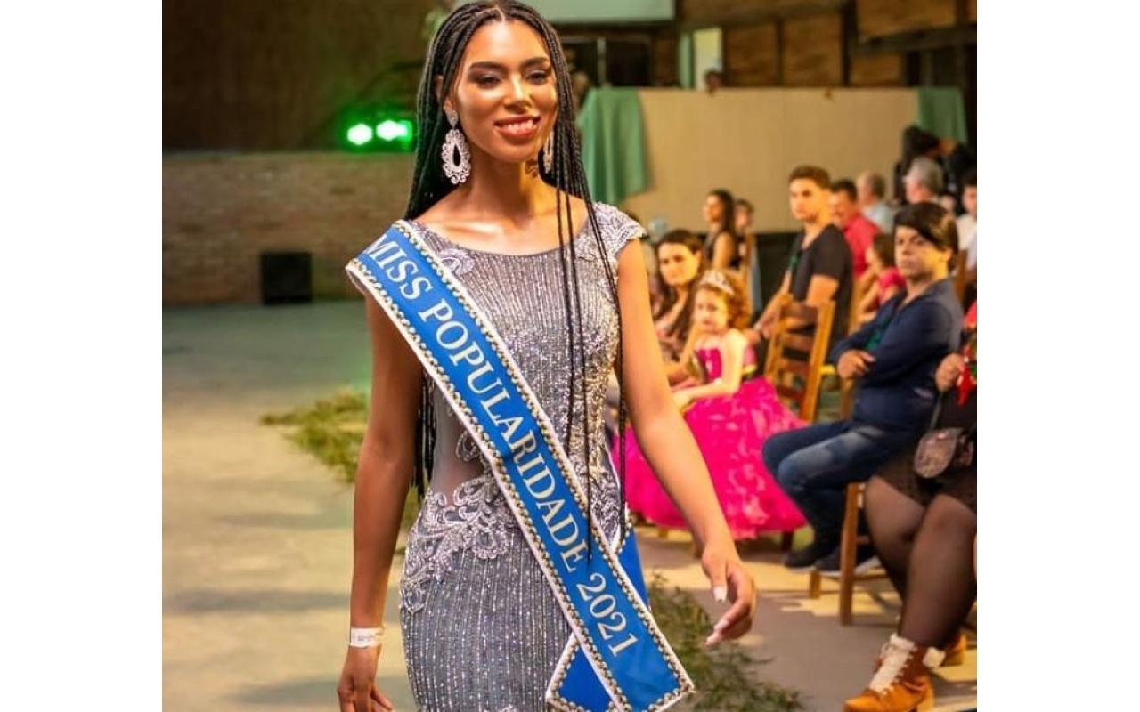 Ituporanguense Samara Costa vence concurso Miss Unificado Versões Santa Catarina