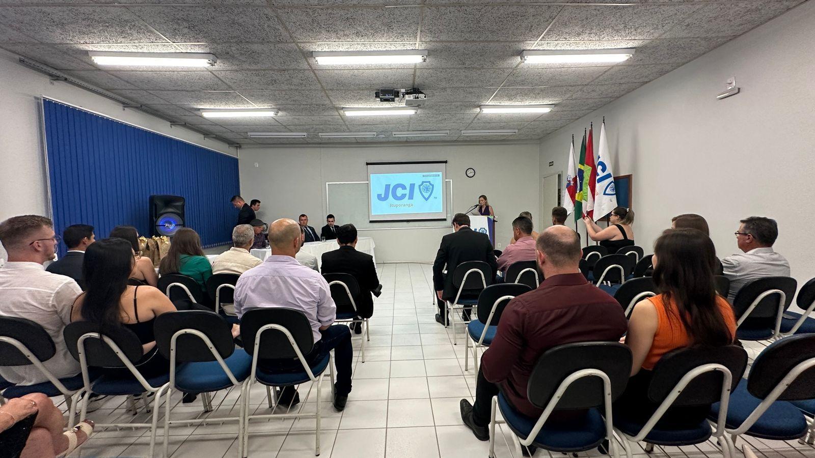 JCI de Ituporanga tem posse de nova diretoria na noite desta sexta-feira