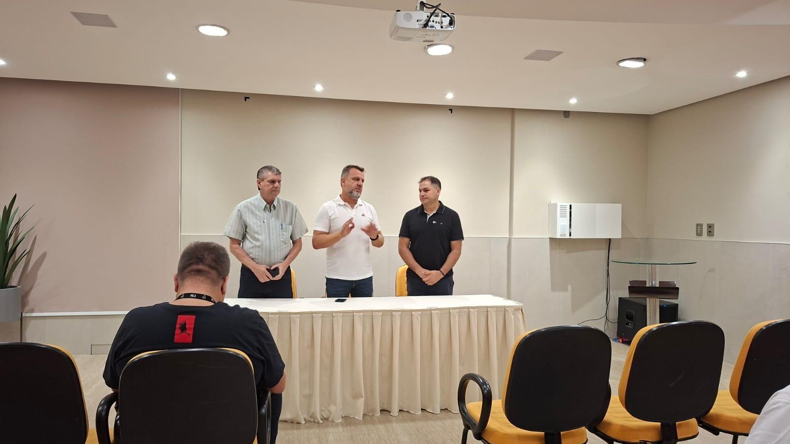 Jerry Comper admite possível saída do MDB e amplia indefinição política na região