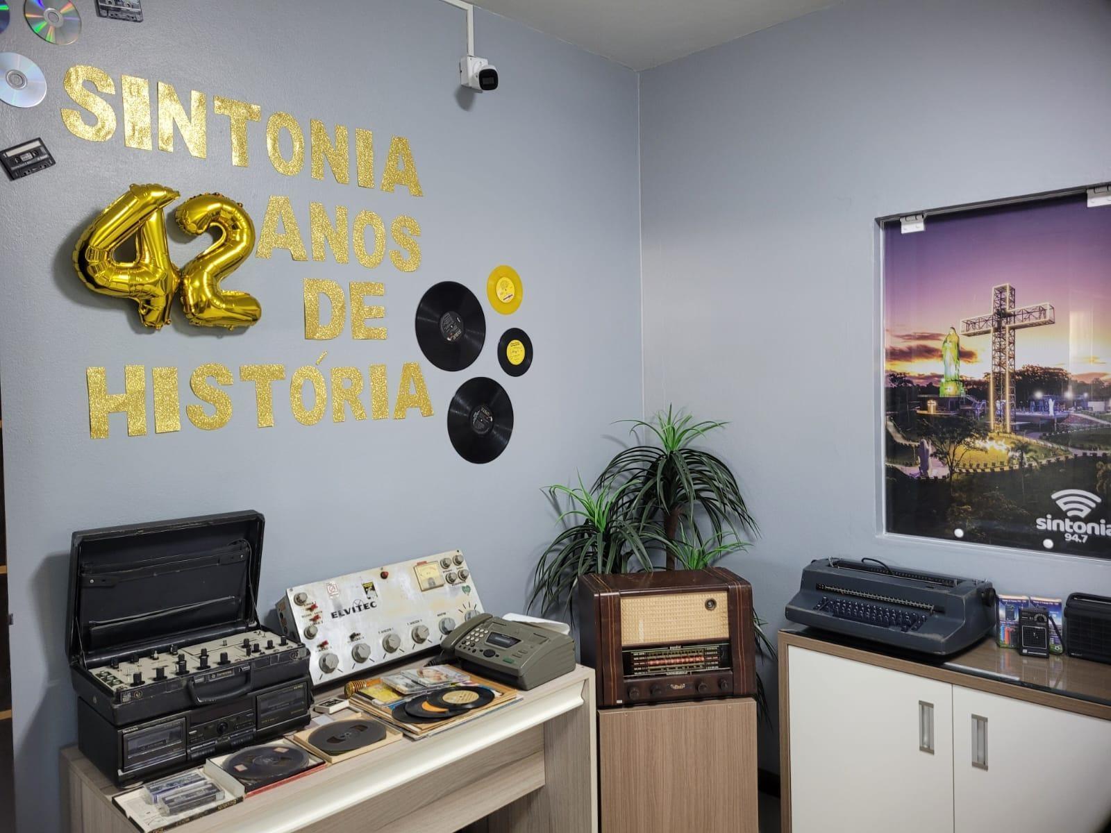 Jornal Especial marca os 42 anos da Rádio Sintonia
