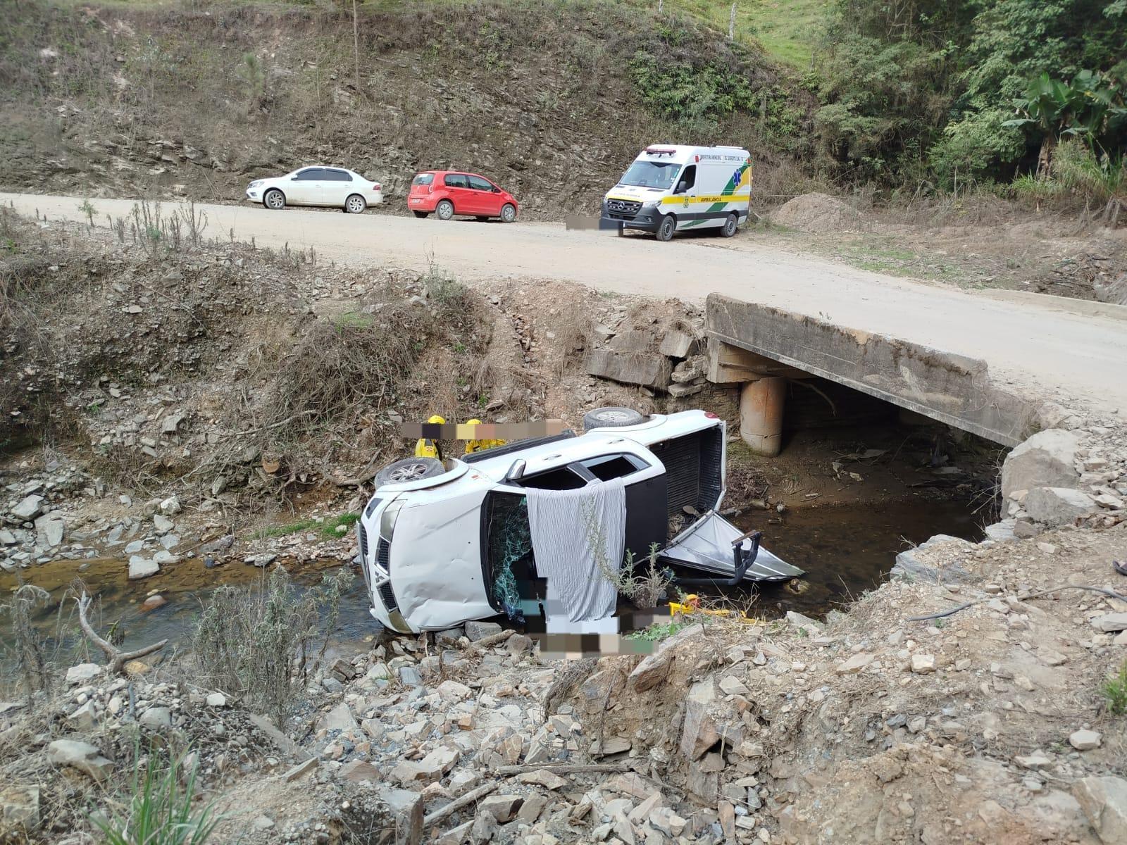 Jovem de 16 anos perde a vida após cair com camionete de ponte em Leoberto Leal 