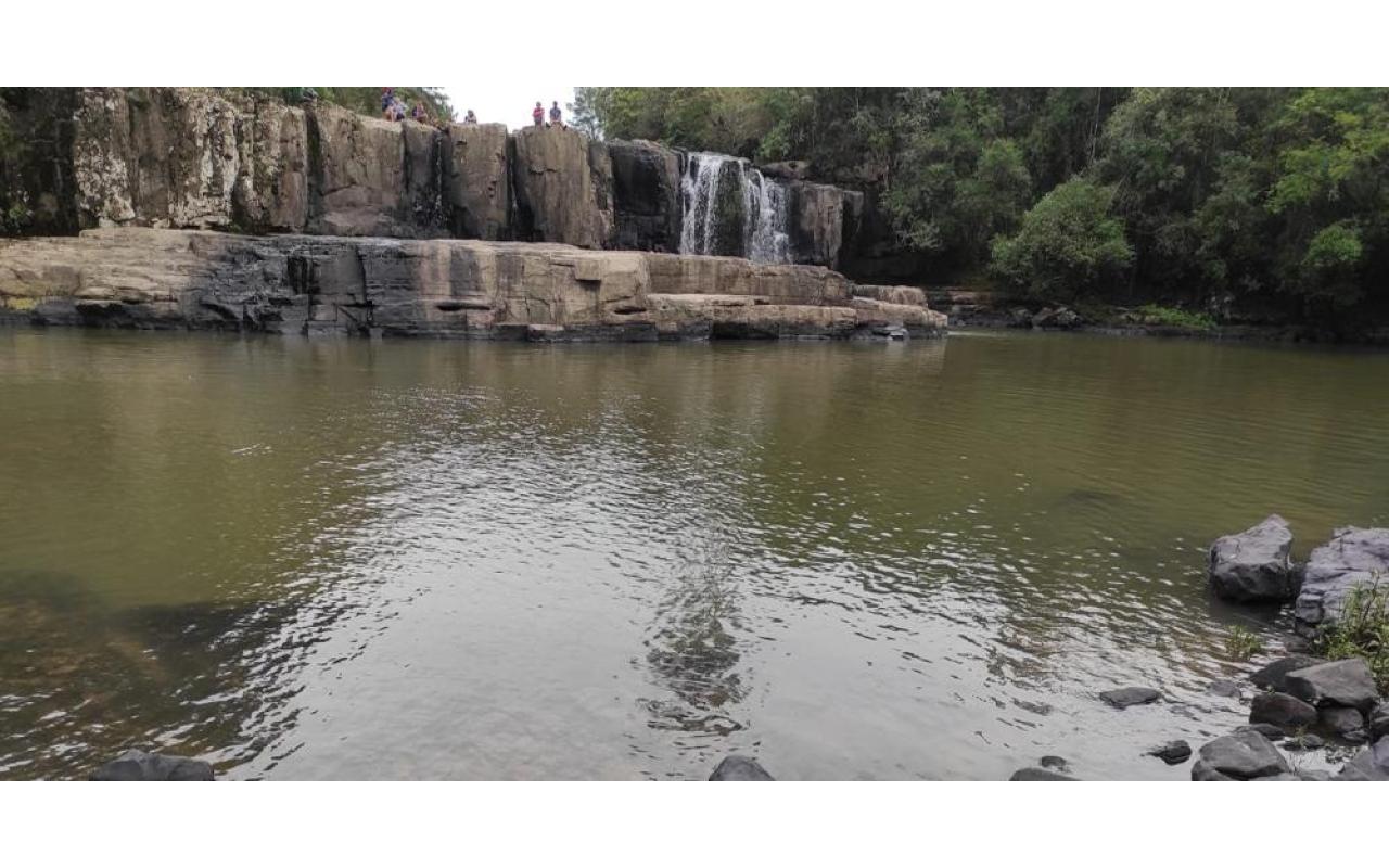 Jovem de 20 anos morre afogado em cachoeira no Alto Vale