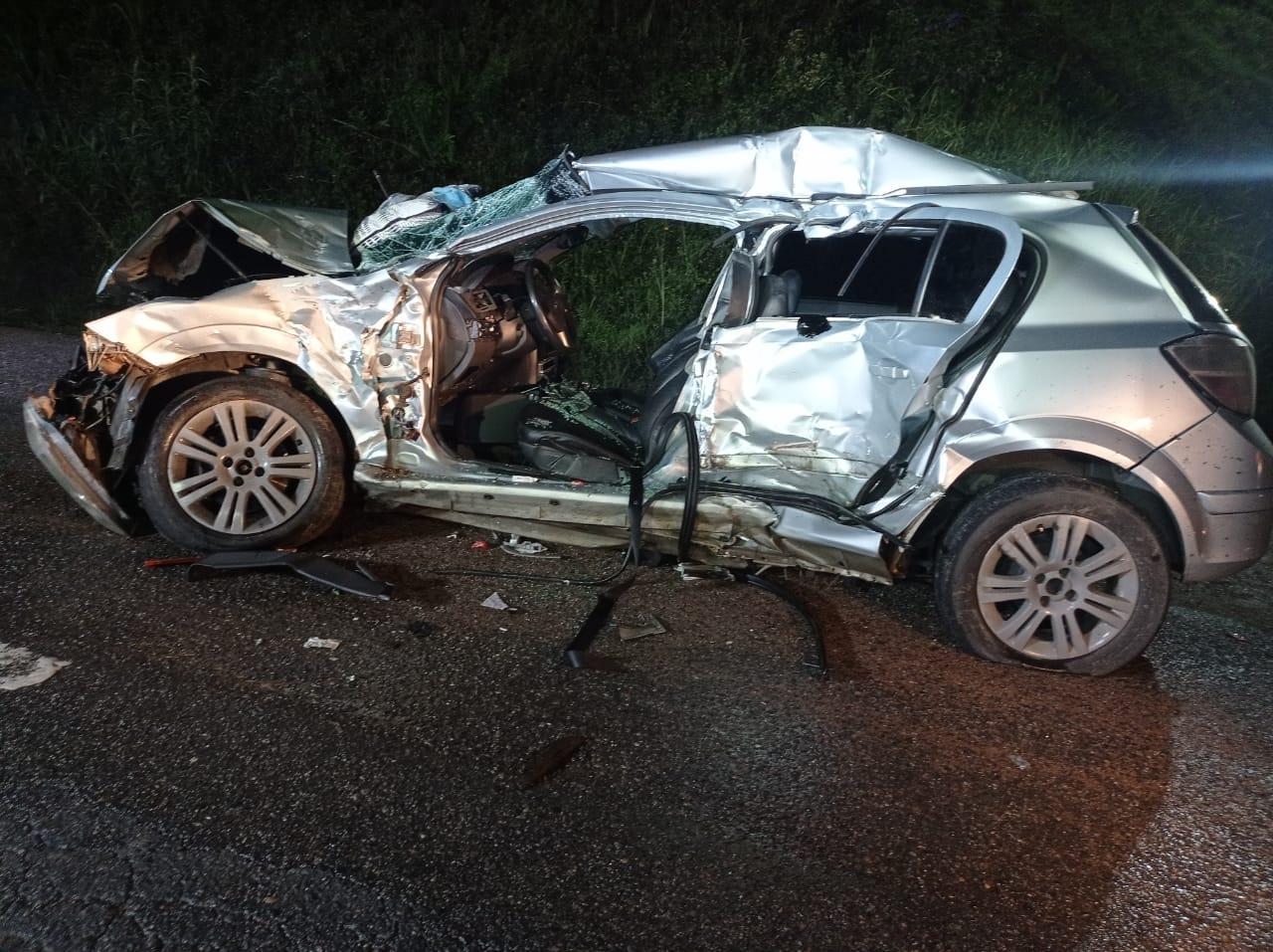 Jovem de 25 anos morre em colisão frontal na BR-470