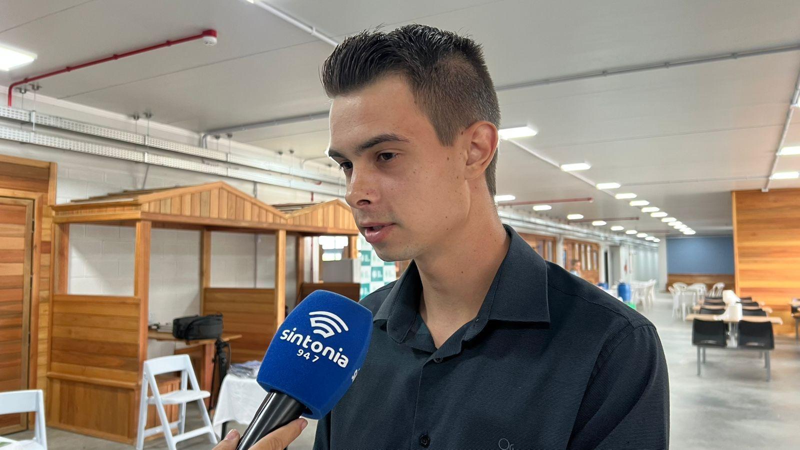Jovem do Alto Vale cria sistema de monitoramento de cio de vacas por meio de câmeras e IA