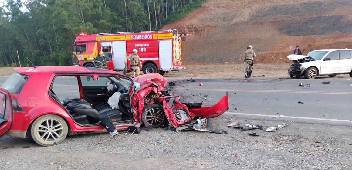 Jovem fica preso as ferragem em acidente na SC em Aurora
