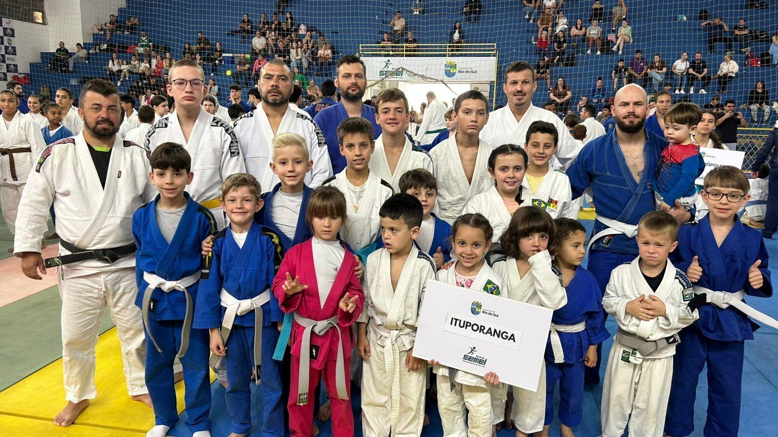 Judô de Ituporanga conquista medalhas em competição regional