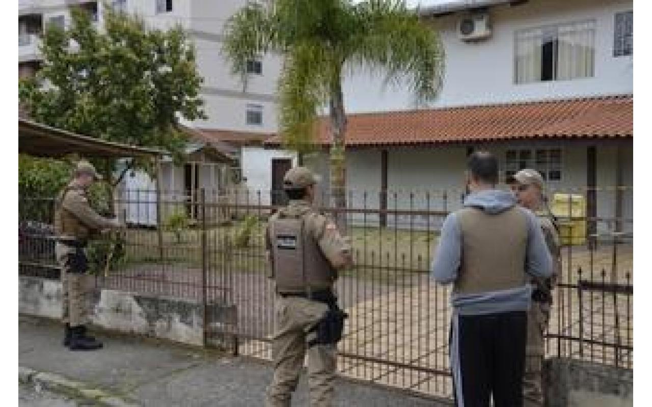 Juiz concede liberdade provisória a policial rodoviário que atirou contra PMs em Rio do Sul 