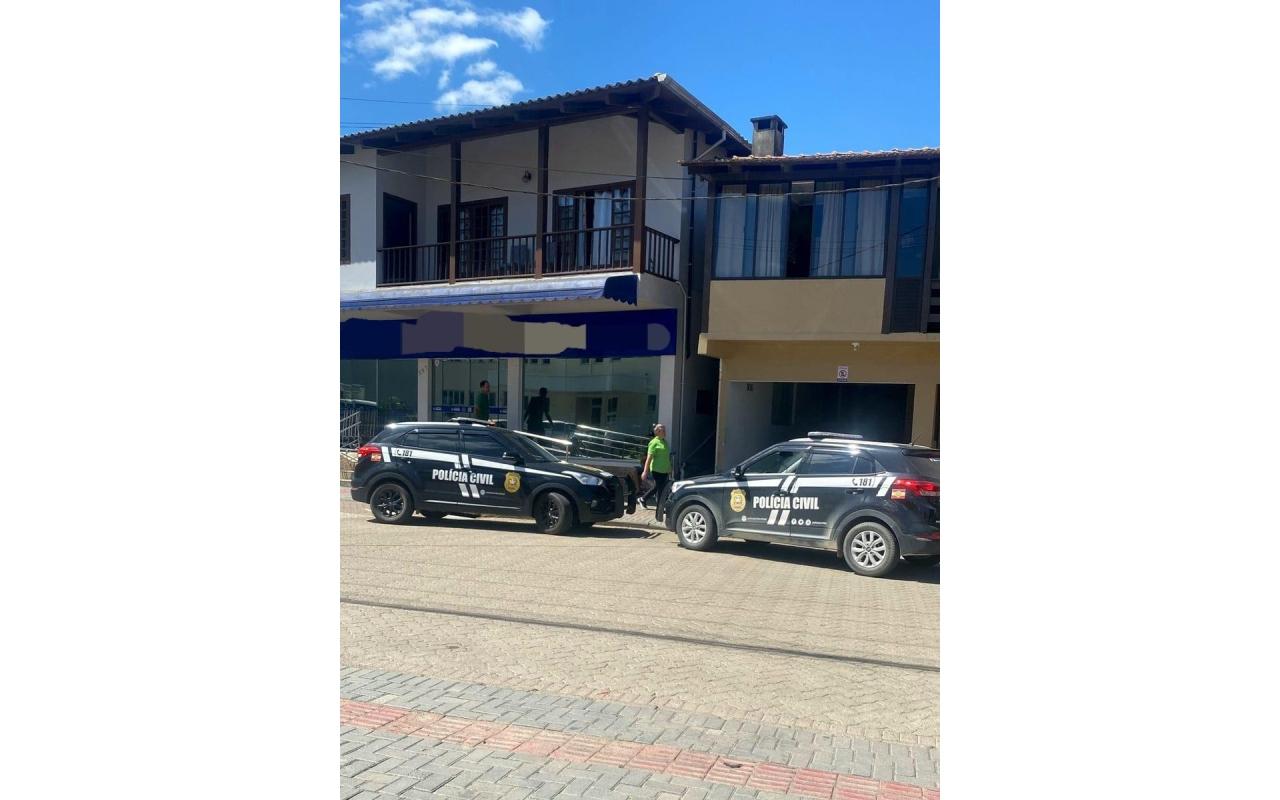 Justiça cumpre mandado de busca e apreensão em Aurora