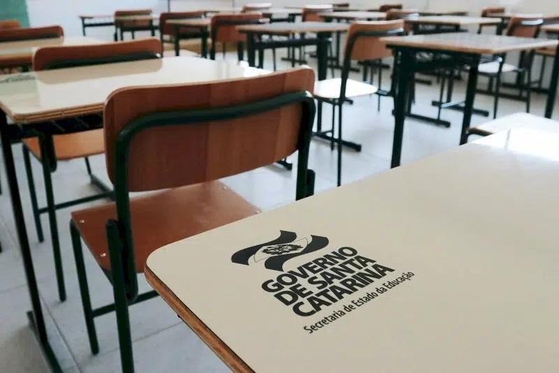 Justiça suspende edital do maior concurso da Educação de SC