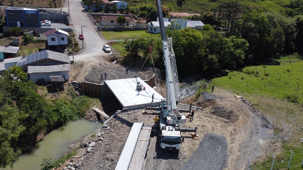 Kit de transposição é colocado na ponte do Campo em Petrolândia