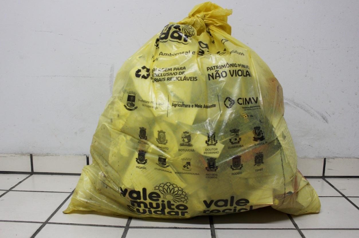 Lei prevê multa para quem danificar ou furtar os sacos para lixo reciclável em Ituporanga