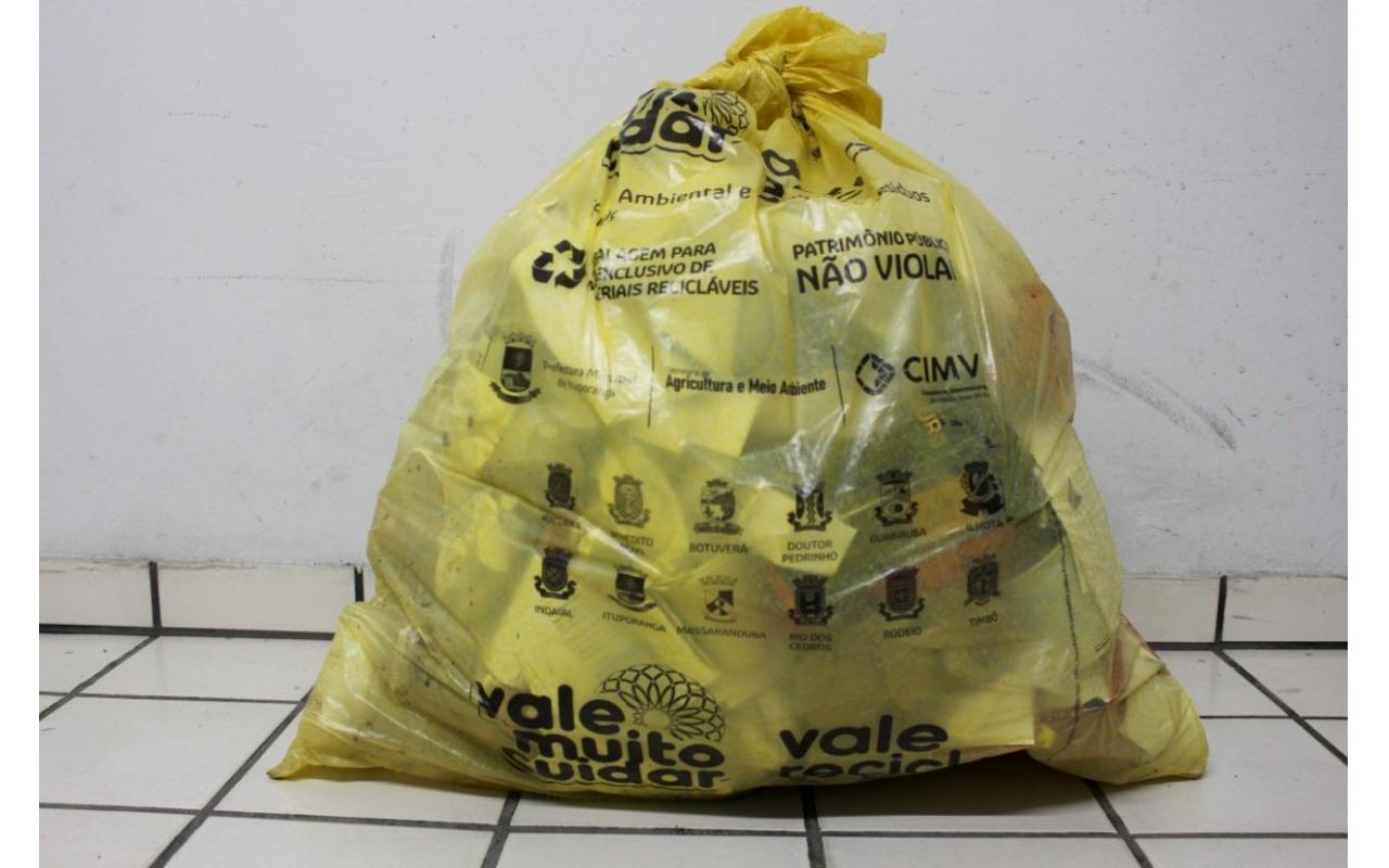 Lei prevê multa para quem danificar ou furtar os sacos para lixo reciclável em Ituporanga
