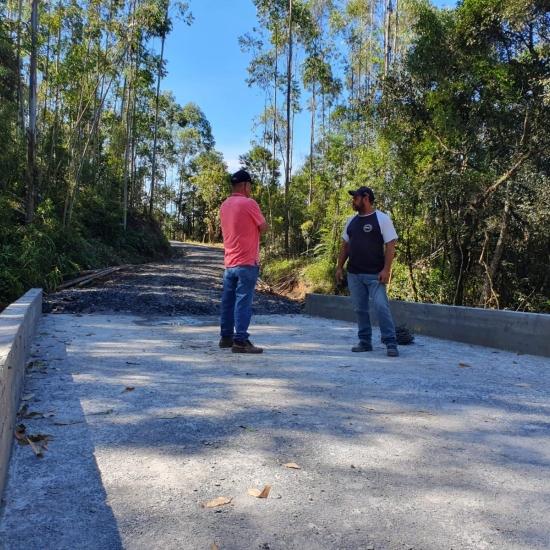 Liberado o tráfego de veículos na ponte de concreto do Braço Perimbó em Ituporanga