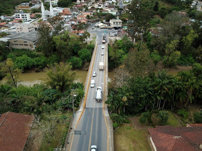 Liberado tráfego de veículos pesados na SC-350