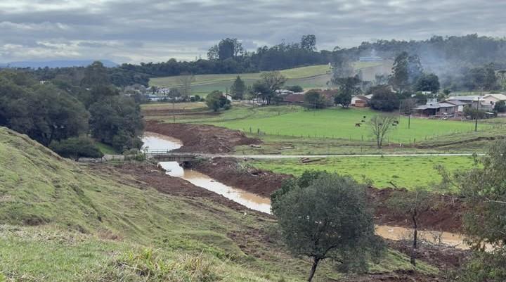 Limpeza de rio amplia capacidade de escoamento e diminui impactos das chuvas em Petrolândia  