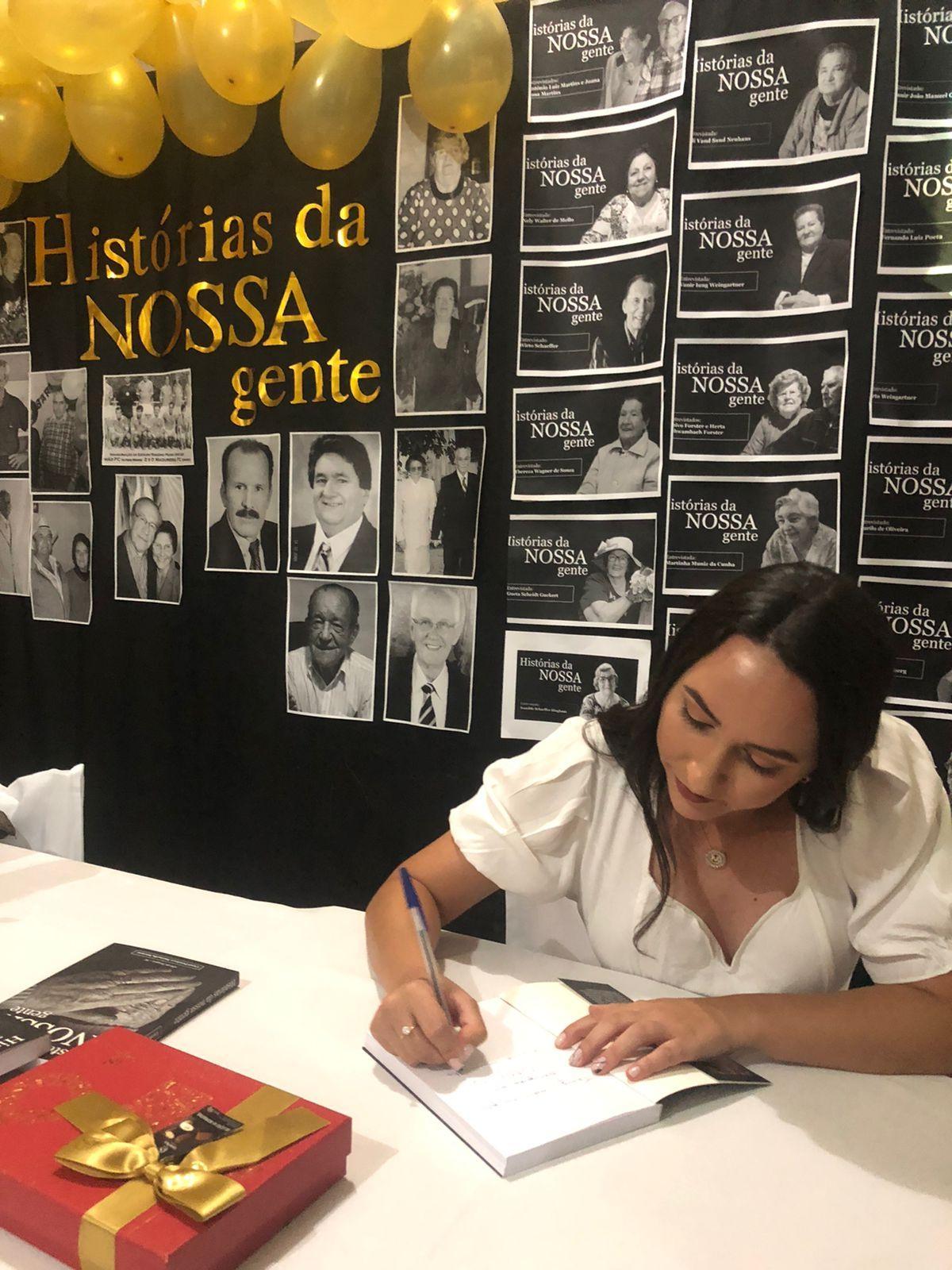 Livro “Histórias da Nossa Gente” é lançado em Alfredo Wagner