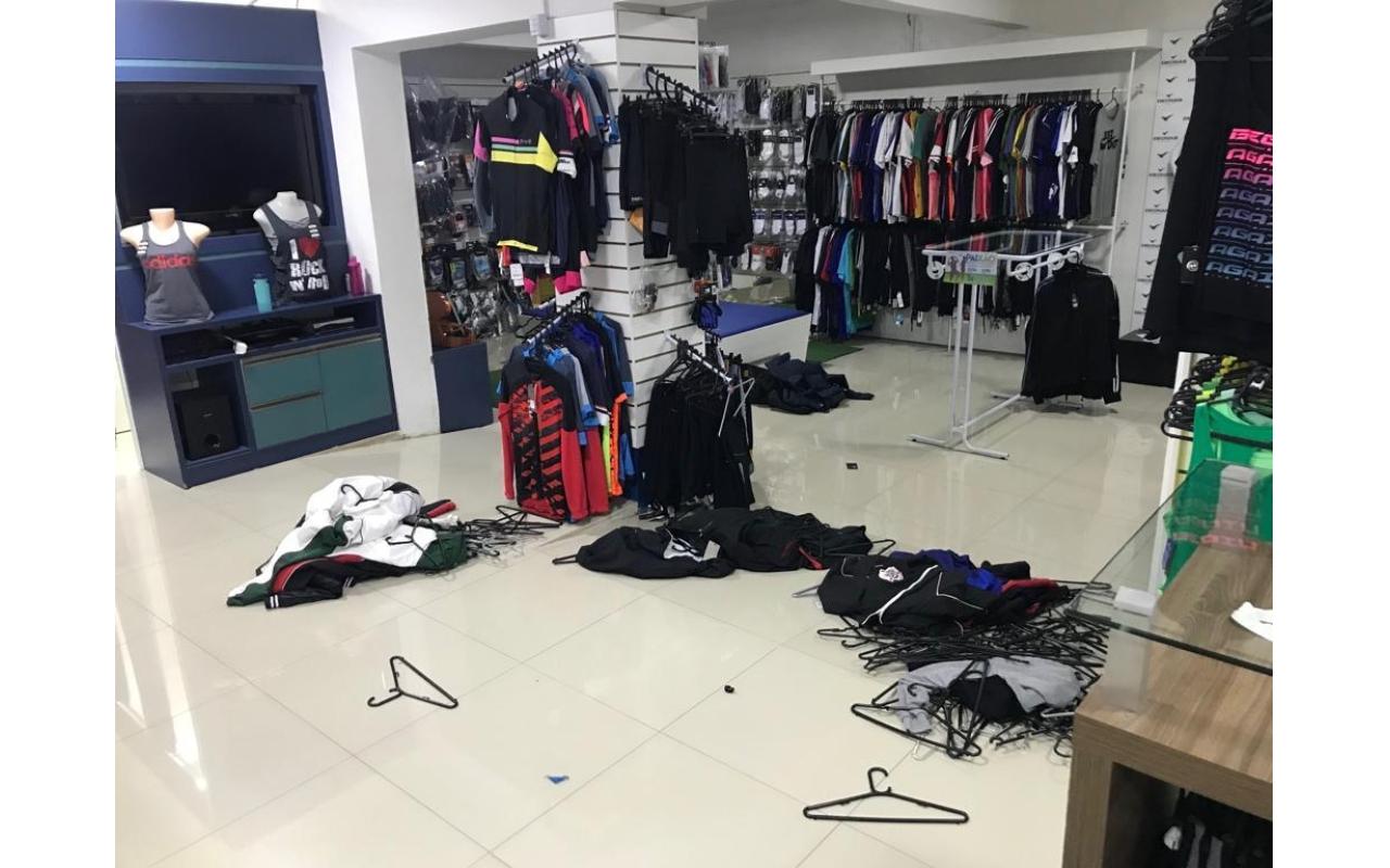 Loja de artigos esportivos é furtada no Centro de Ituporanga