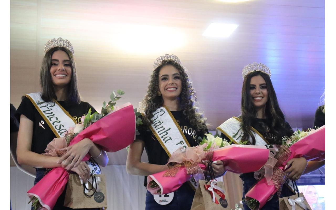 Luana Aparecida Dias é eleita Rainha da 1ª ExpoAurora
