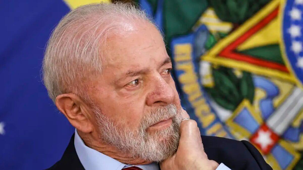 Lula passa por cirurgia de emergência, está consciente e apresenta boa recuperação, dizem médicos