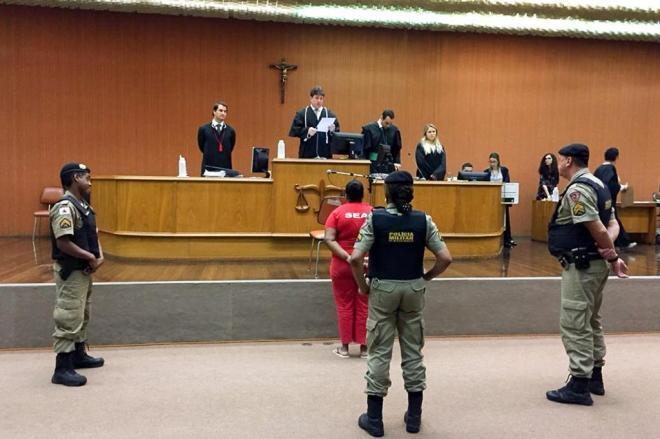 Mãe que asfixiou a própria filha é condenada a 24 anos de prisão em MG