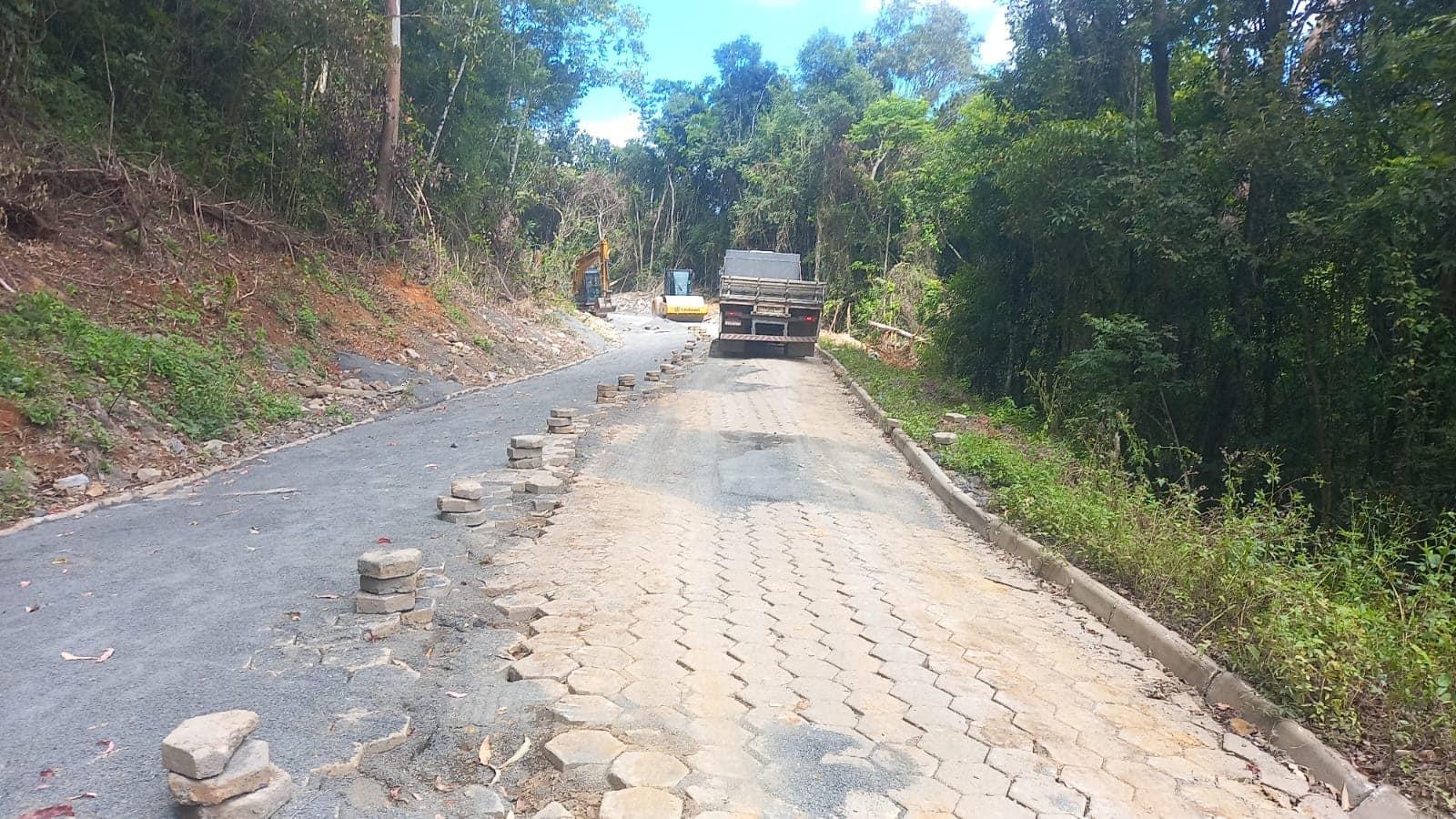 Mais cinco ruas começam a receber obras de pavimentação em Aurora