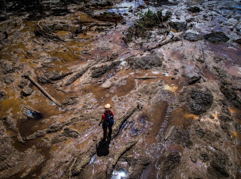 Mais de cinco meses depois, bombeiros encontram corpo praticamente intacto em Brumadinho