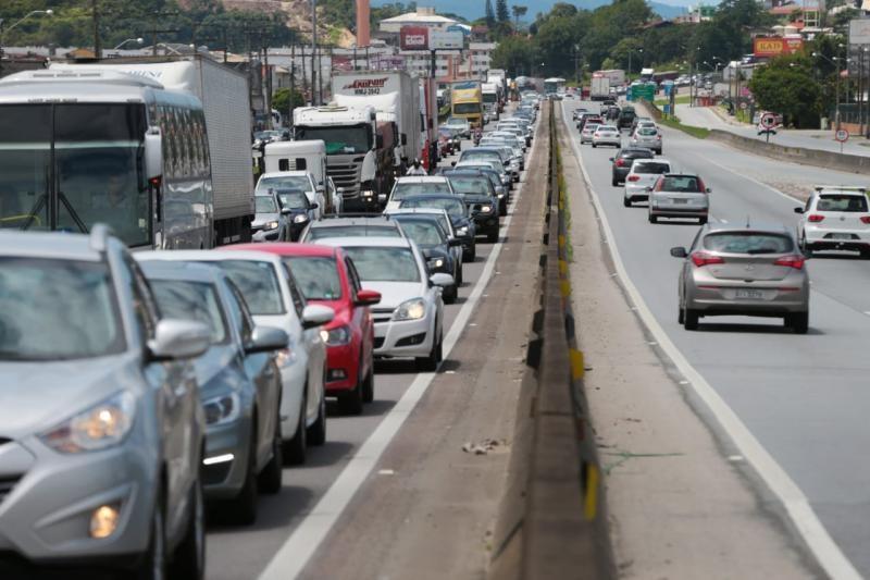 Manter veículos na pista em acidentes sem vítimas pode resultar em multa