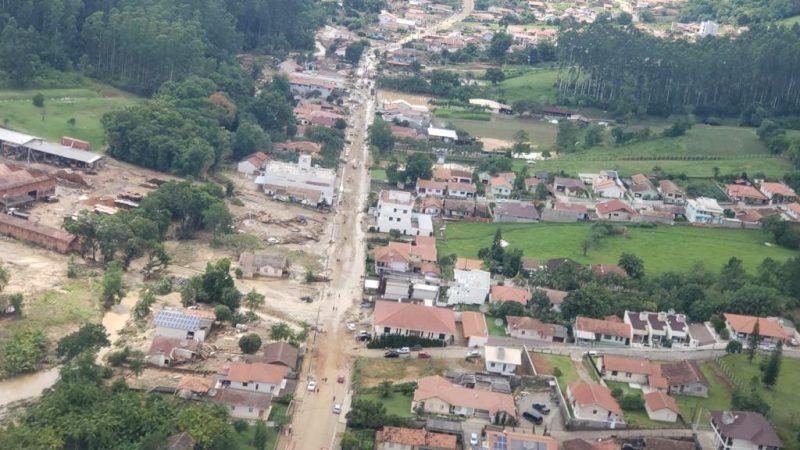 Mau tempo impede visita do governador de SC a áreas atingidas pelas chuvas 