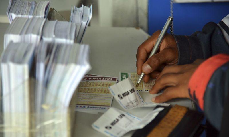 Mega-Sena acumula e pode pagar R$ 12 milhões na próxima quarta-feira