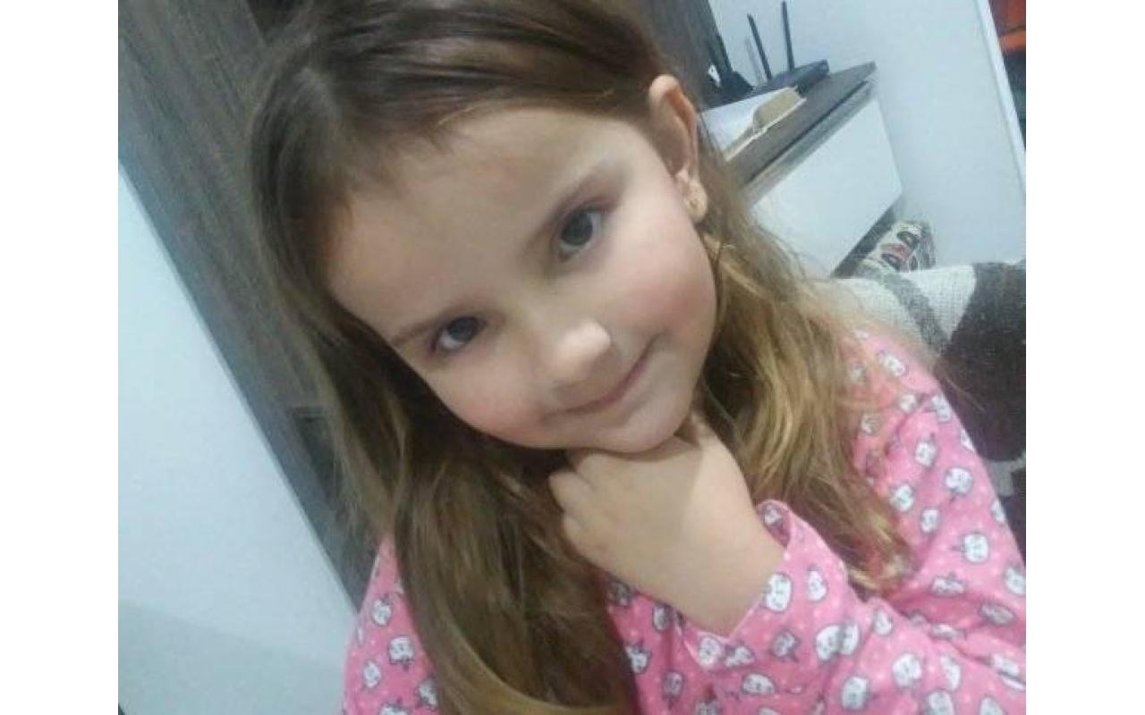 Menina de cinco anos é encontrada morta em casa com sinais de estrangulamento
