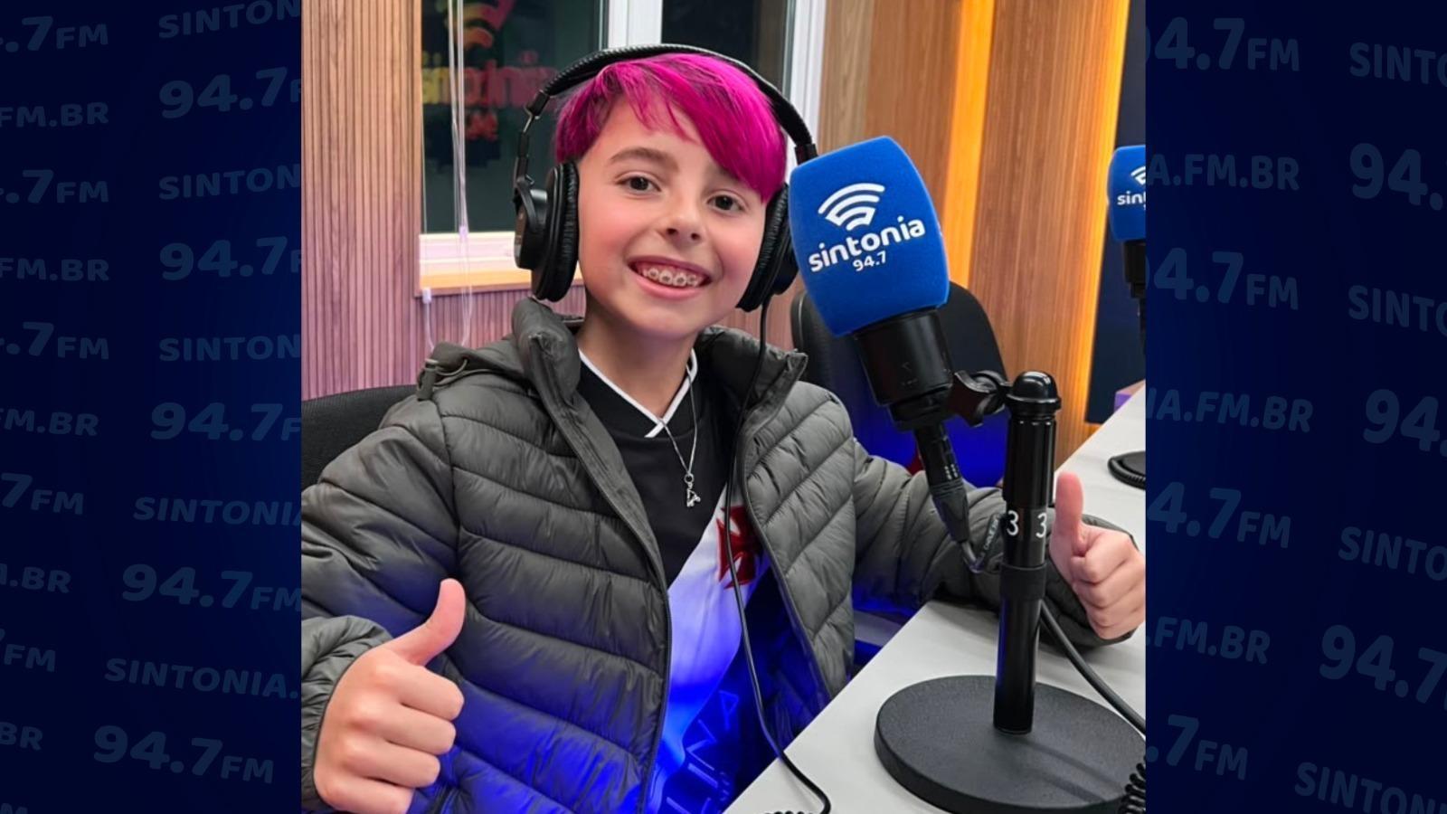 Menino de Vidal Ramos conquista vaga em série do SBT e se destaca na música e no futebol 