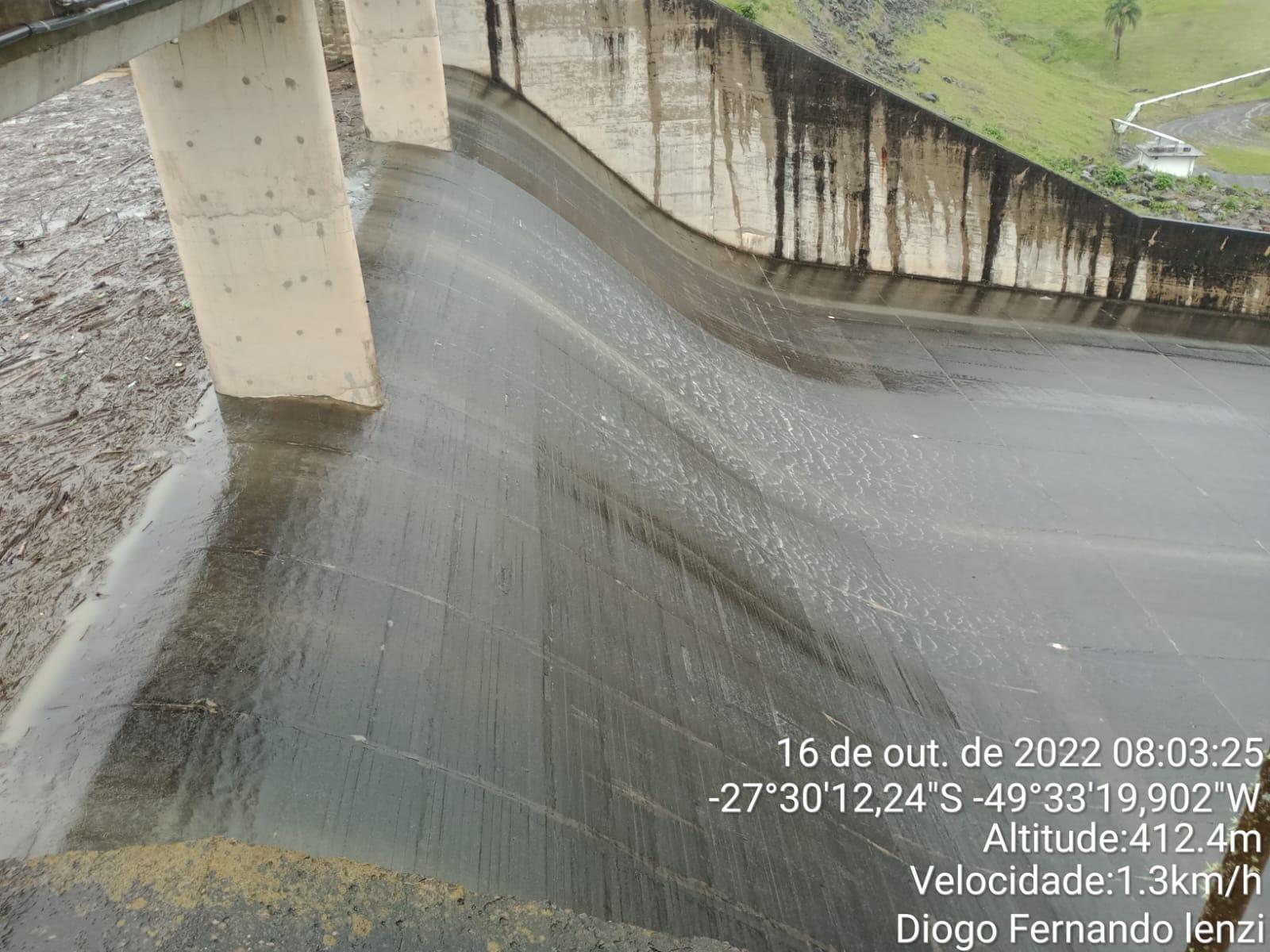 Mesmo com abertura de comporta, Barragem de Ituporanga verteu às 8h deste domingo (16)