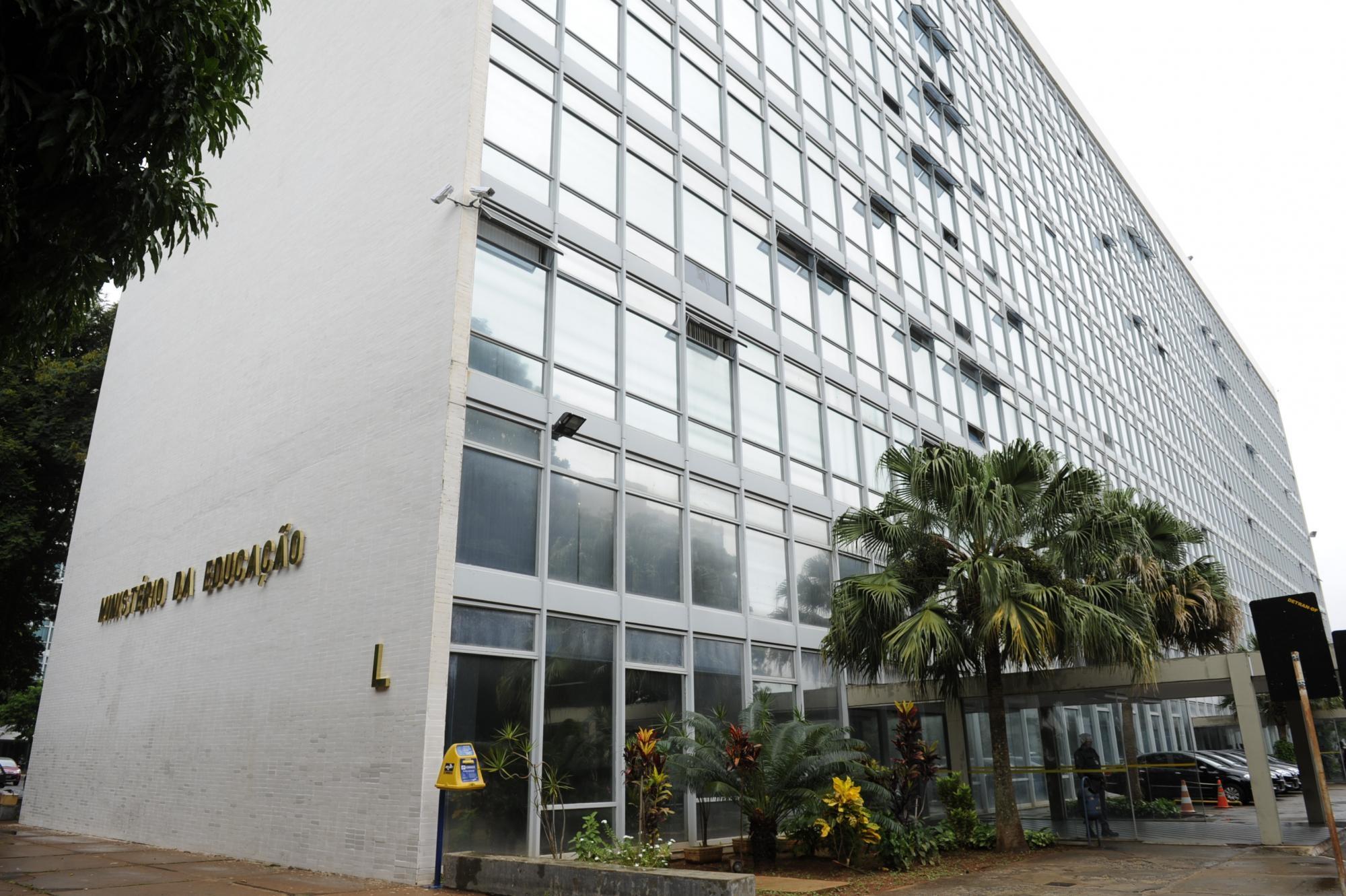 Ministério da Educação envia nova carta de Vélez à rede de ensino