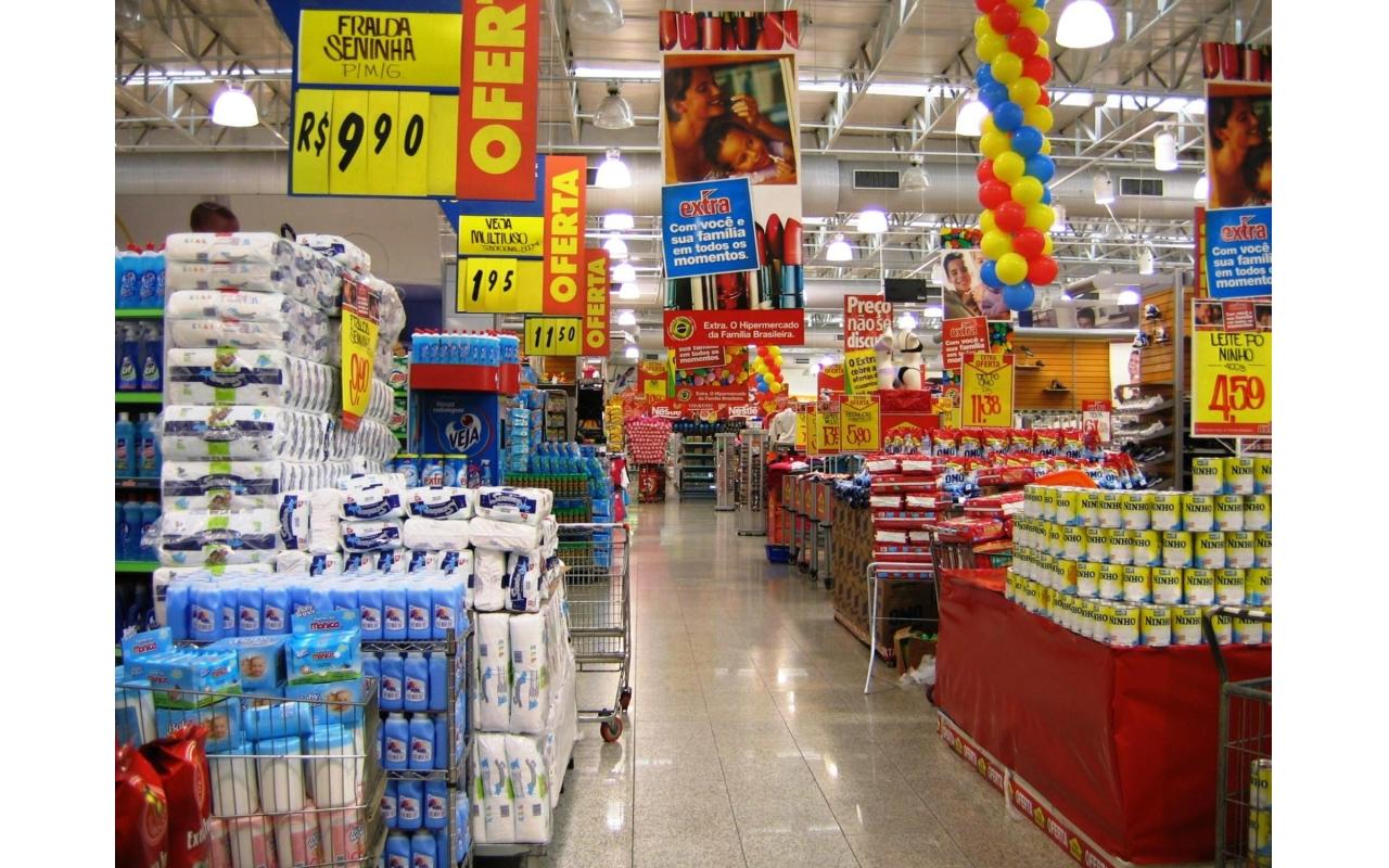 Ministério do Trabalho proíbe supermercados e atacarejos de abrirem aos domingos e feriados