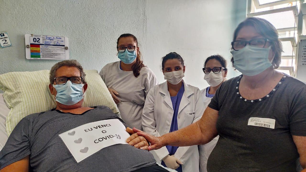 Morador de Petrolândia vence a Covid-19 e recebe alta hospitalar
