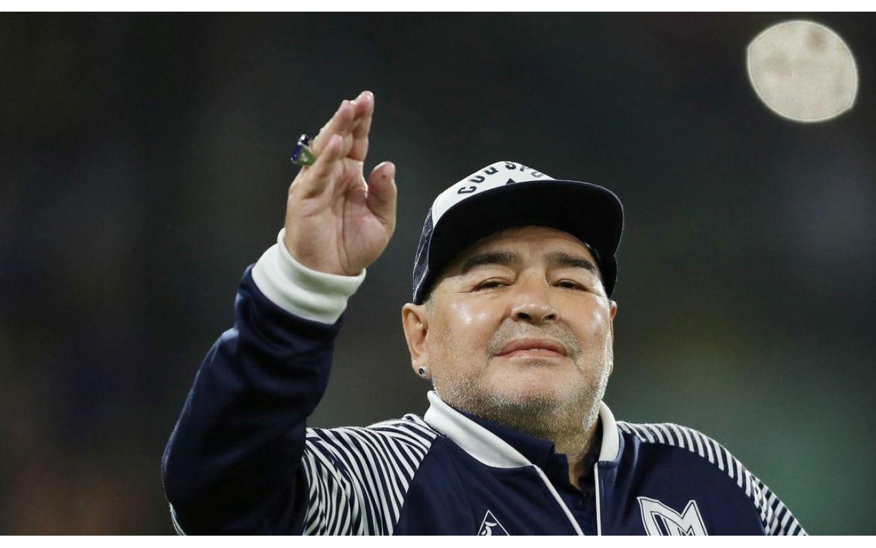 Morre Diego Maradona, aos 60 anos, após parada cardiorrespiratória 