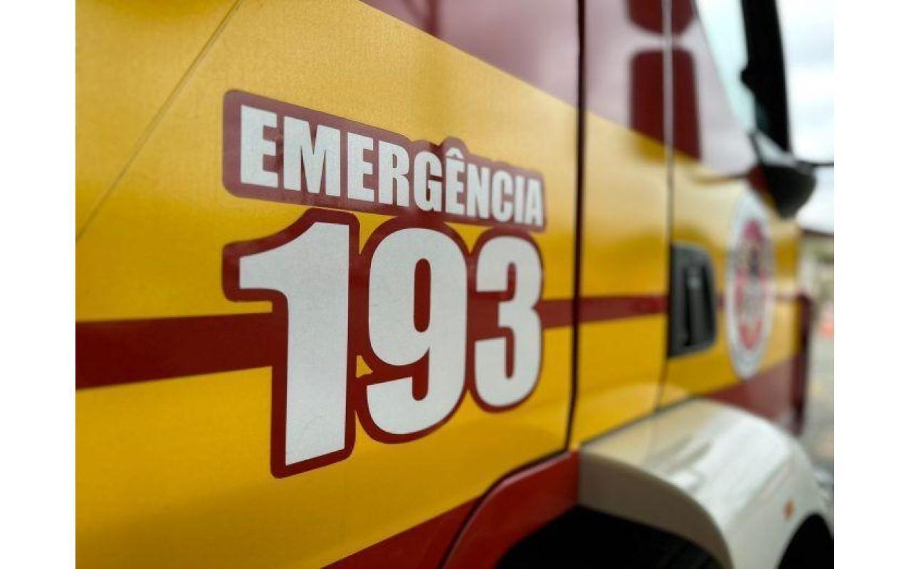 Motociclista de 21 anos fica ferido em colisão com carro na SC-350