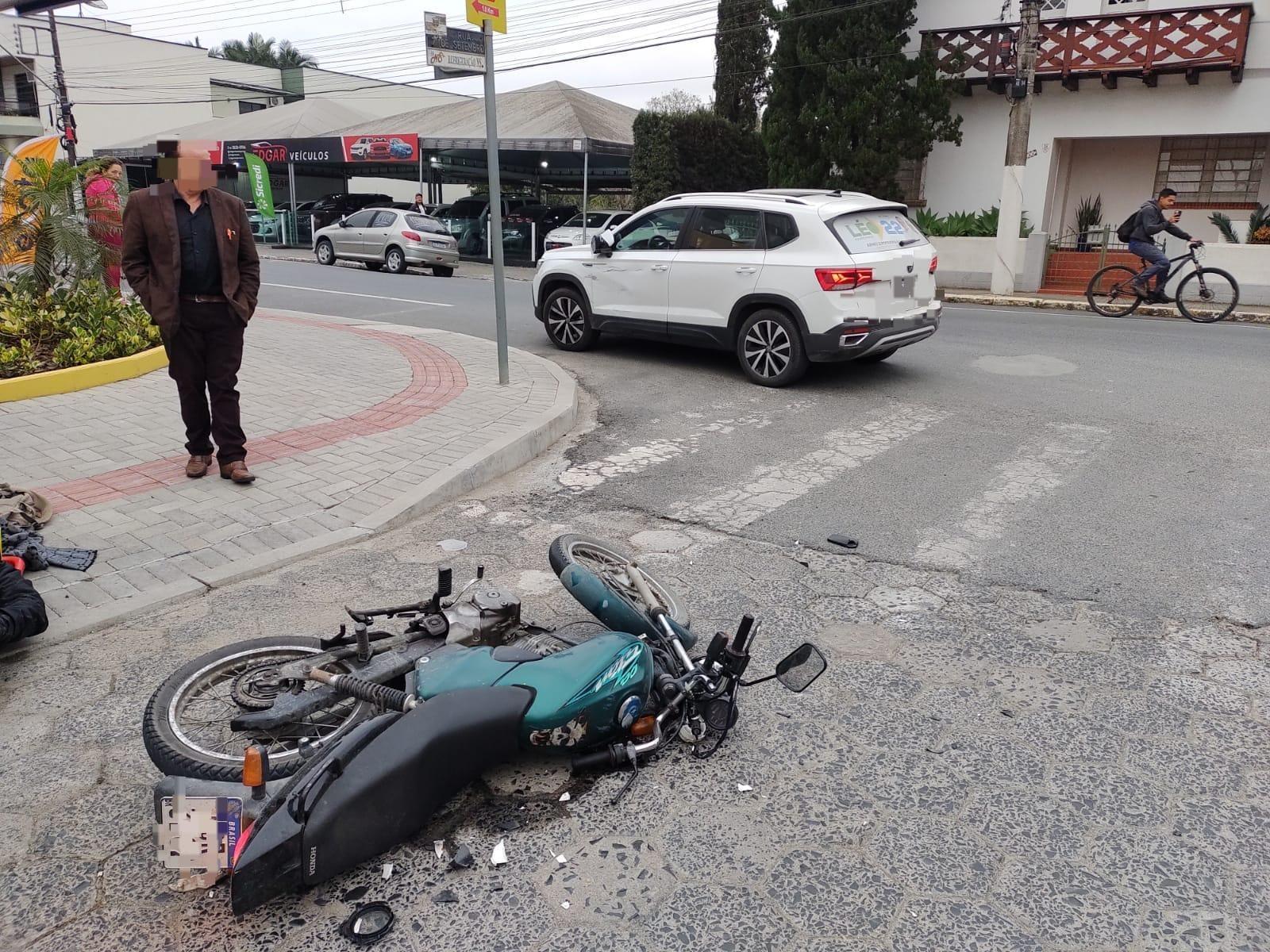 Motociclista fica ferido após colisão com automóvel em Ituporanga
