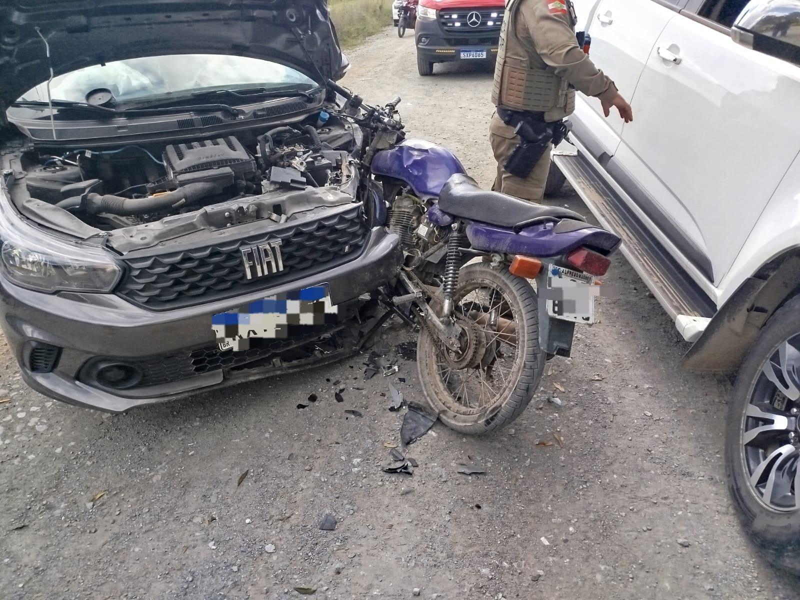 Motociclista fica ferido após colisão com carro em Imbuia