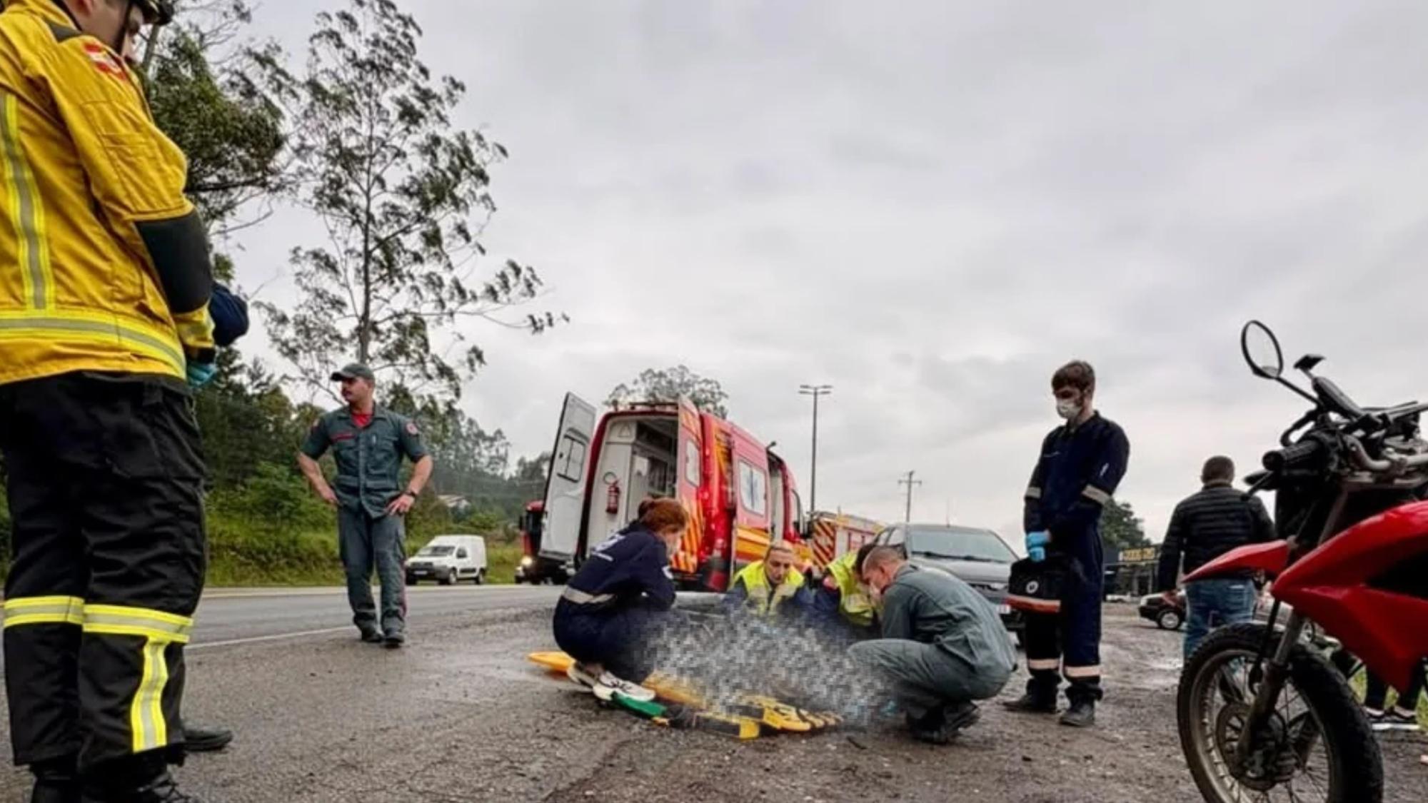 Motociclista fica ferido após colisão com carro em Rio do Sul