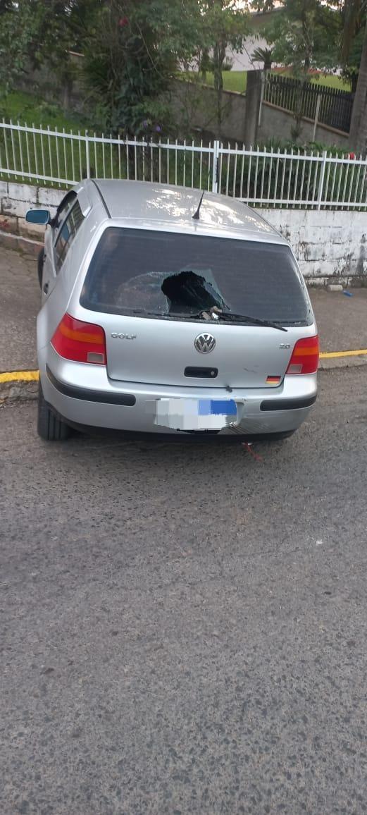 Motociclista fica ferido após colisão com carro no Alto Vale