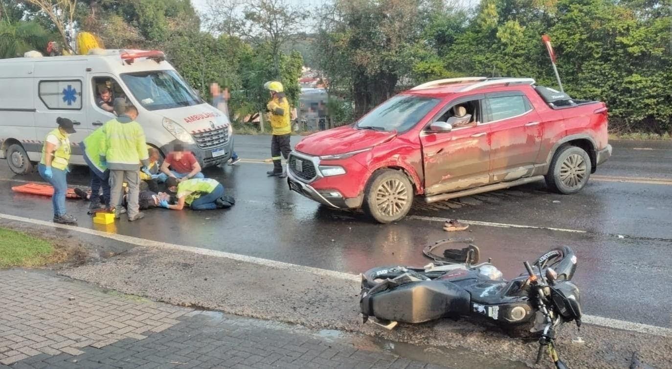 Motociclista fica ferido em acidente na BR-470
