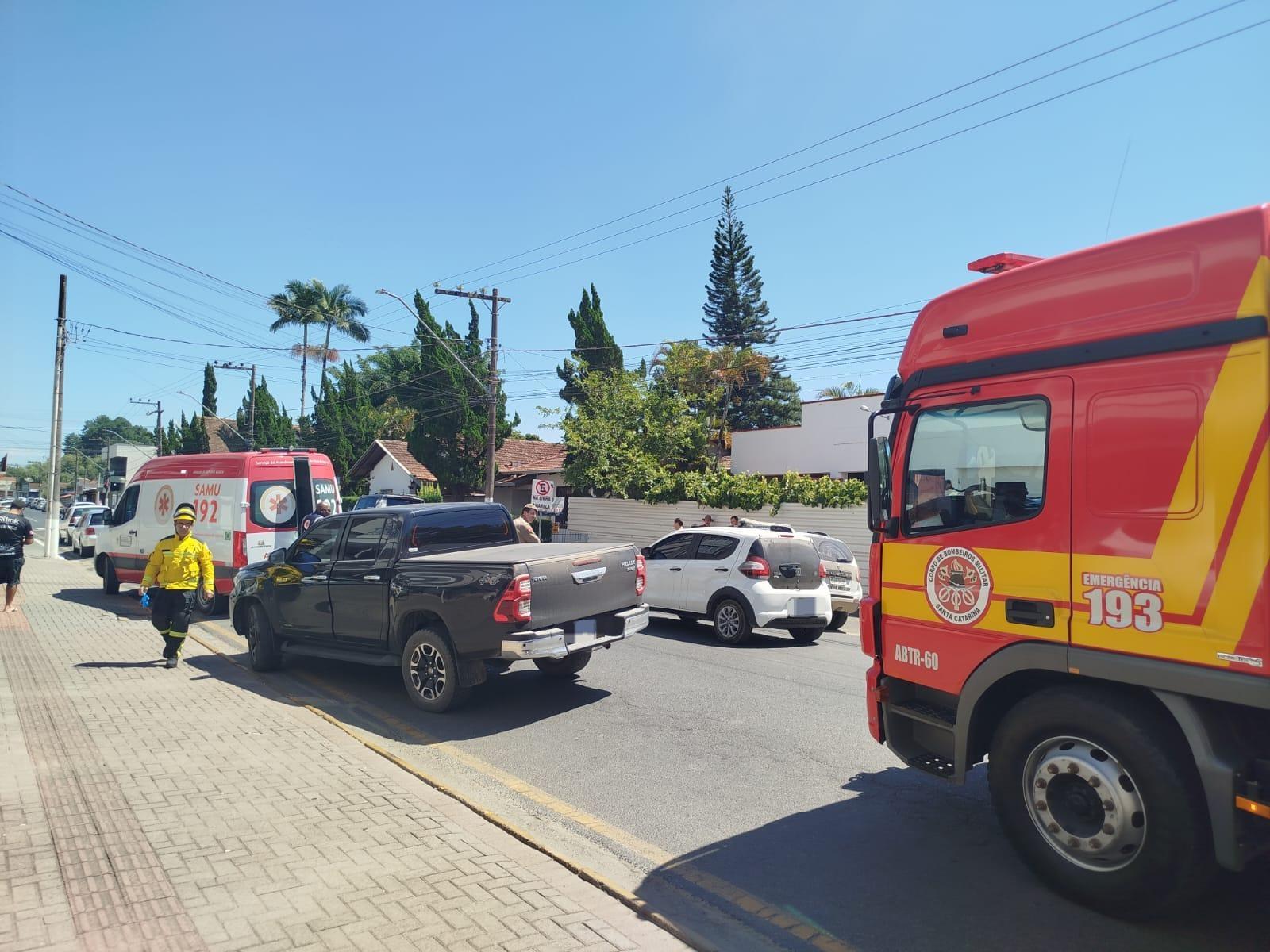 Motociclista fica ferido em colisão com camioneta no Centro de Ituporanga