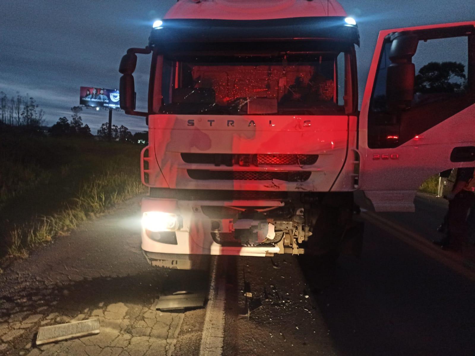 Motociclista morre em colisão frontal com carreta na BR-470 em Rio do Sul