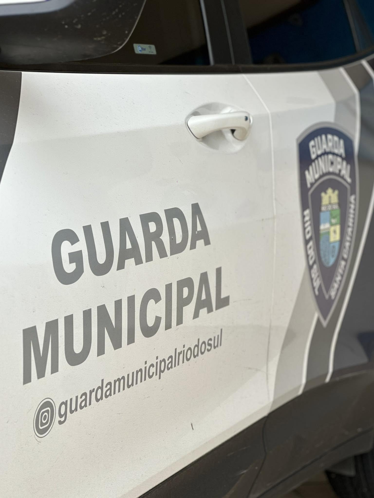 Motociclistas são flagrados fazendo manobras em vias públicas
