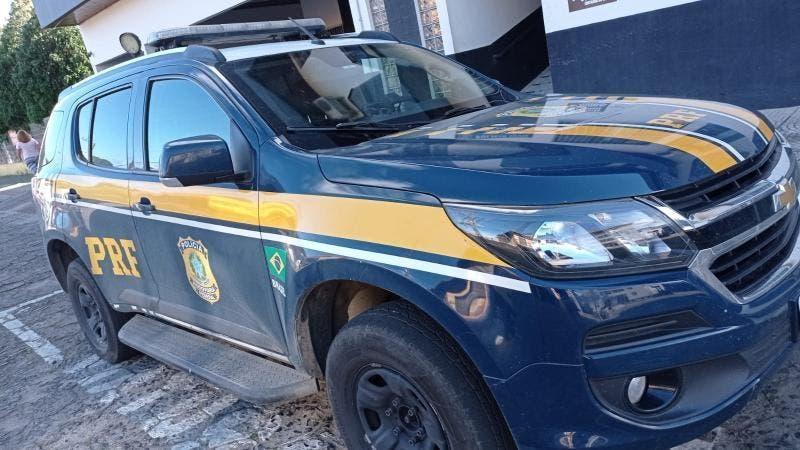 Motorista é preso ao parar para trocar pneu furado na BR-470, em Rio do Sul 